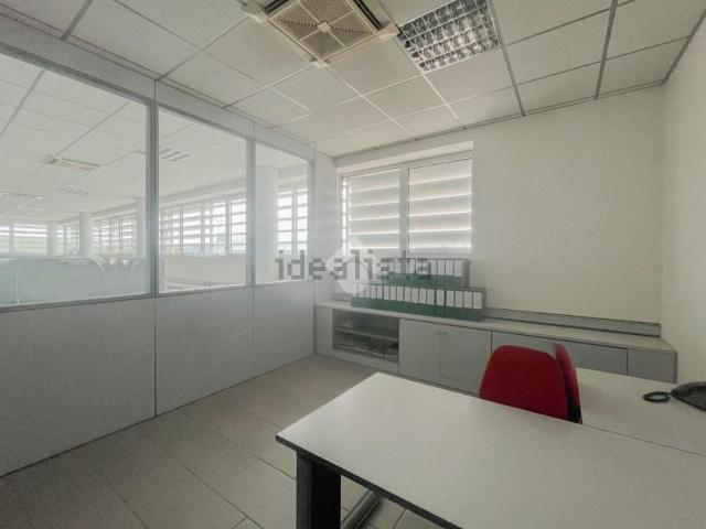 Ufficio in affitto di 480 m² in Via Marzabotto