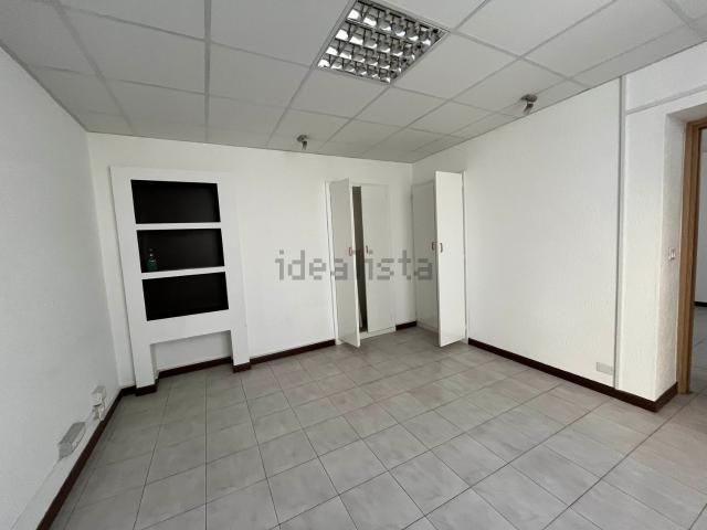 Ufficio in affitto di 48 m² in Via Feraldi
