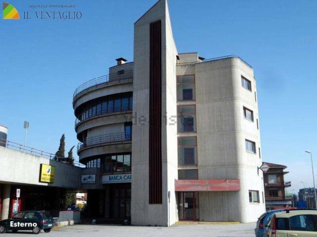 Ufficio in affitto di 500 m²