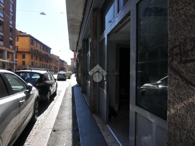 Ufficio in affitto di 500 m² in Via Riva di Reno, 65
