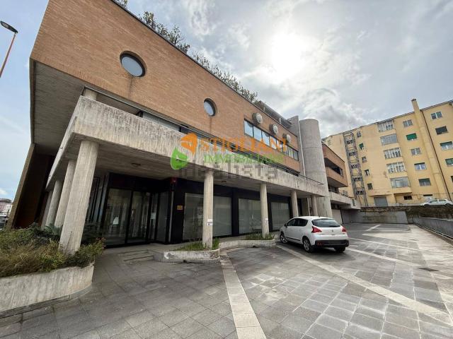 Ufficio in affitto di 500 m² in Via Vincenzo Tiberio