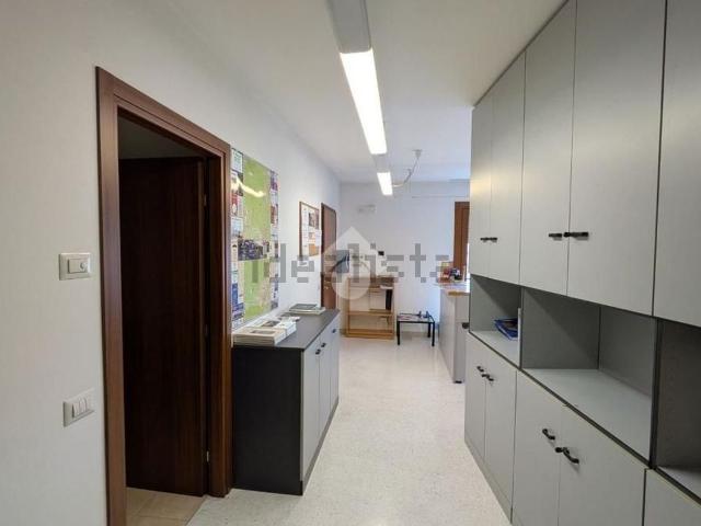 Ufficio in affitto di 50 m² in Via IV Novembre