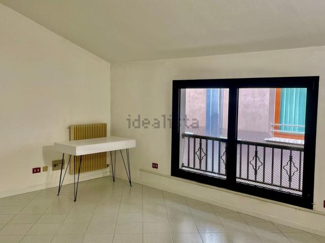 Ufficio in affitto di 50 m² in Via Luigi Carozzani