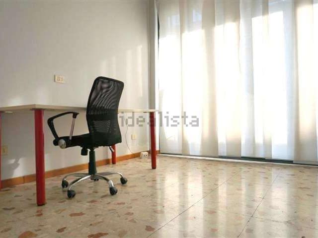 Ufficio in affitto di 50 m² in Via XXIV Maggio, 2