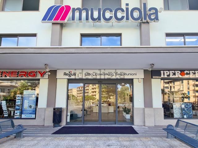 Ufficio in affitto di 50 m² in Viale Calabria, 351