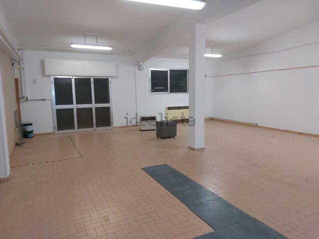 Ufficio in affitto di 520 m² in Via Andrea Costa, 7