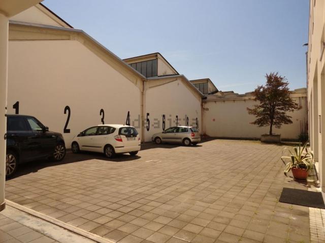 Ufficio in affitto di 521 m² in Via del Progresso