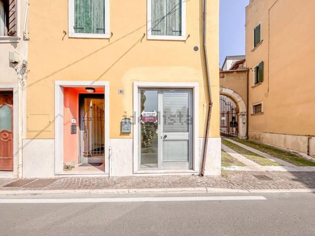 Ufficio in affitto di 55 m² in Via Ponte, 112