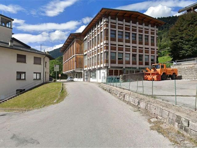 Ufficio in affitto di 535 m² in Via degli Alpini, 39