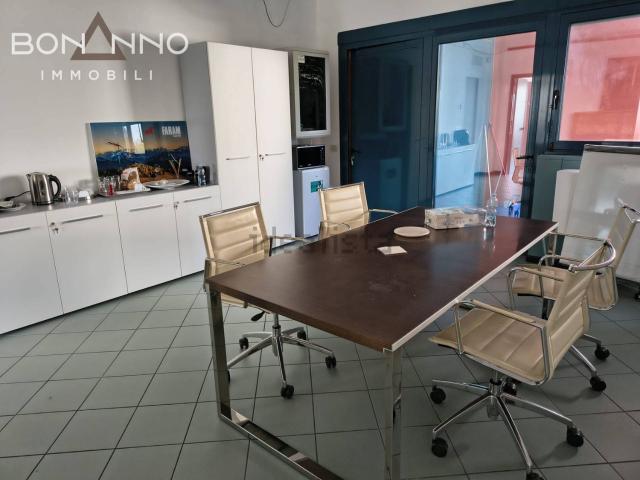 Ufficio in affitto di 540 m² in Via Noalese, 1