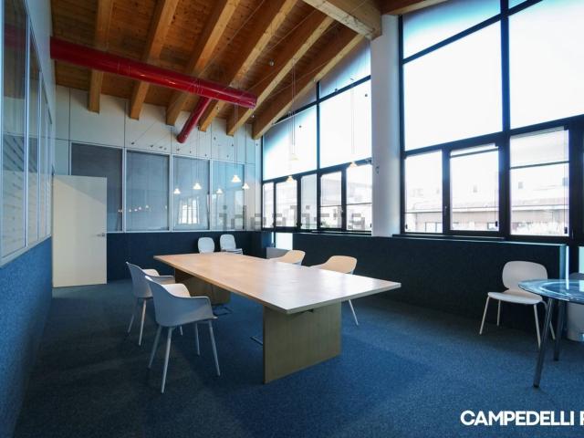 Ufficio in affitto di 558 m²