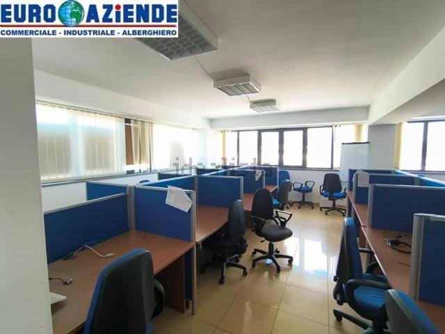 Ufficio in affitto di 550 m²