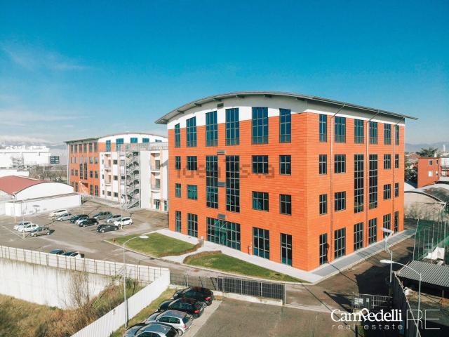 Ufficio in affitto di 550 m²