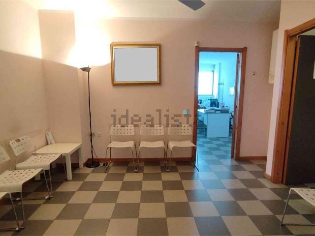 Ufficio in affitto di 55 m² in Via Tenna, 6