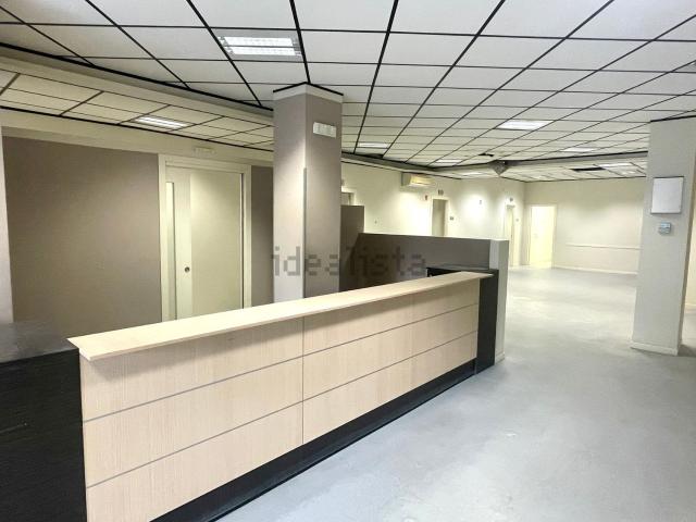 Ufficio in affitto di 568 m² in Viale Adua