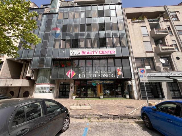 Ufficio in affitto di 56 m² in Via Sandro Pertini, 11