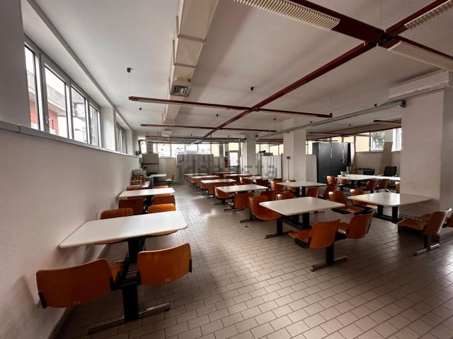 Ufficio in affitto di 574 m² in Via Enrico Mattei, 21