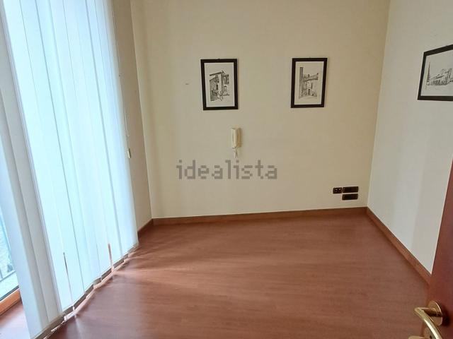 Ufficio in affitto di 57 m² in Via Francesco Spasari