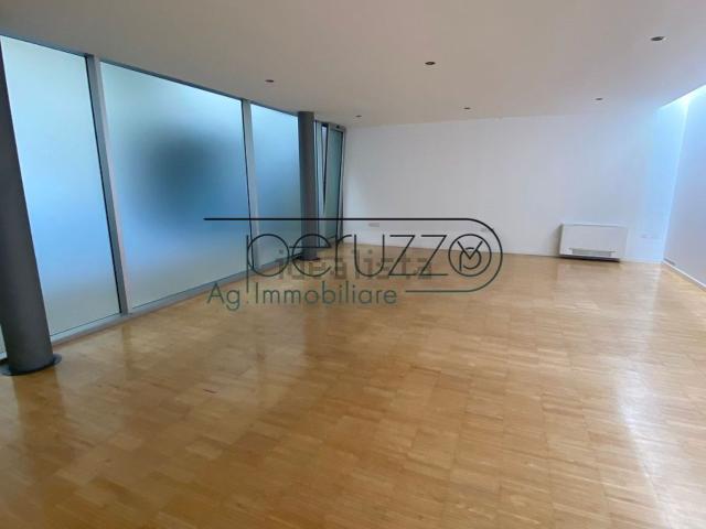 Ufficio in affitto di 600 m²