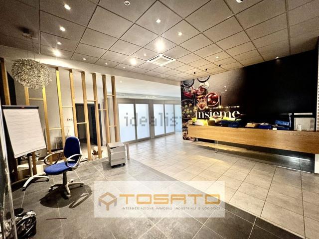 Ufficio in affitto di 600 m²