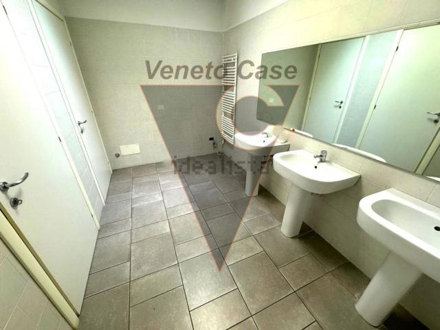 Ufficio in affitto di 600 m² in Corso Stati Uniti