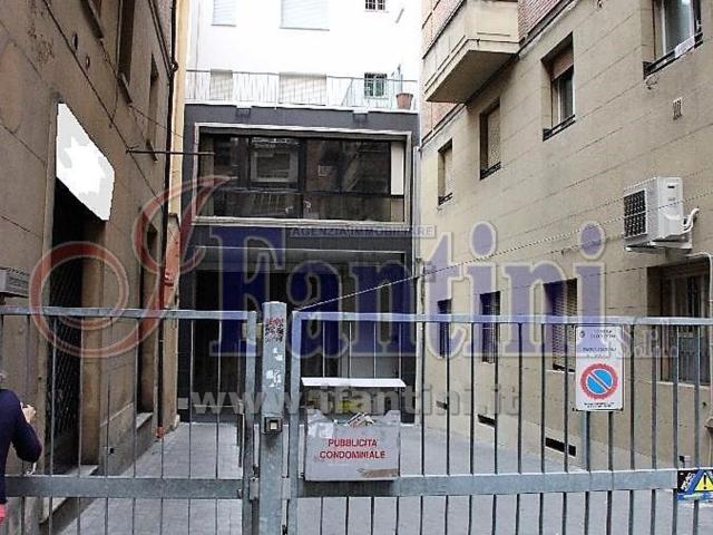 Ufficio in affitto di 600 m² in Via Aurelio Saffi