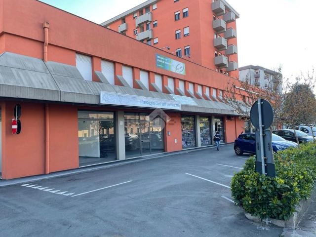 Ufficio in affitto di 600 m² in Via Cattani Sud, 69