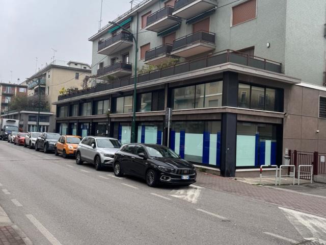 Ufficio in affitto di 600 m² in Via Francesco Zanotto, 16