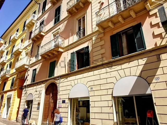 Ufficio in affitto di 60 m² in Via Arniense, 38