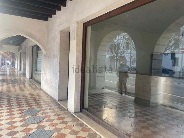 Ufficio in affitto di 60 m² in Via Madonna