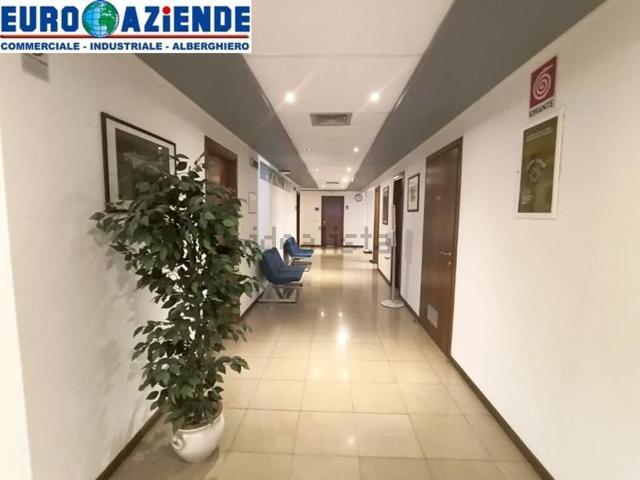 Ufficio in affitto di 625 m² in Viale Artale Alagona