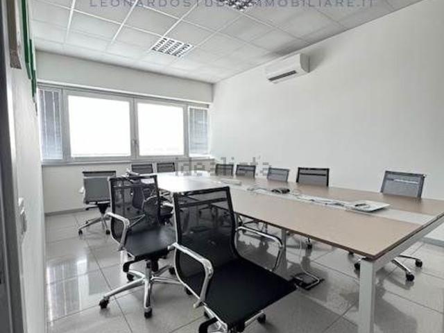 Ufficio in affitto di 650 m²