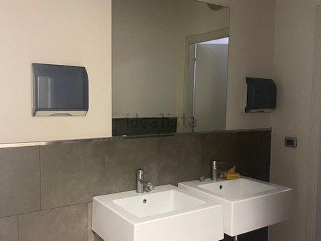 Ufficio in affitto di 650 m² in Via Aurelio Saffi
