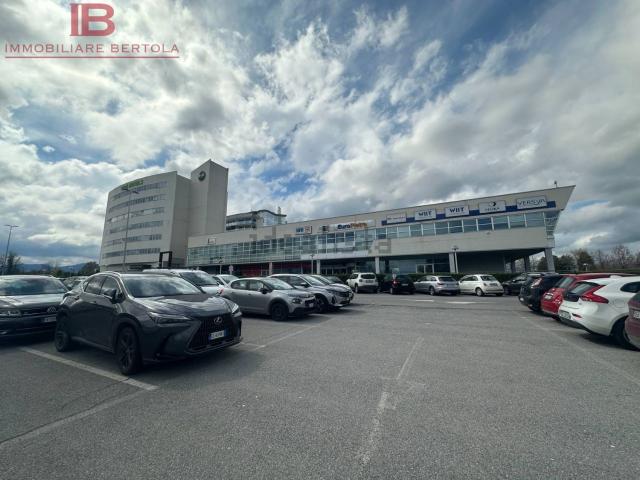 Ufficio in affitto di 650 m² in Via Torino