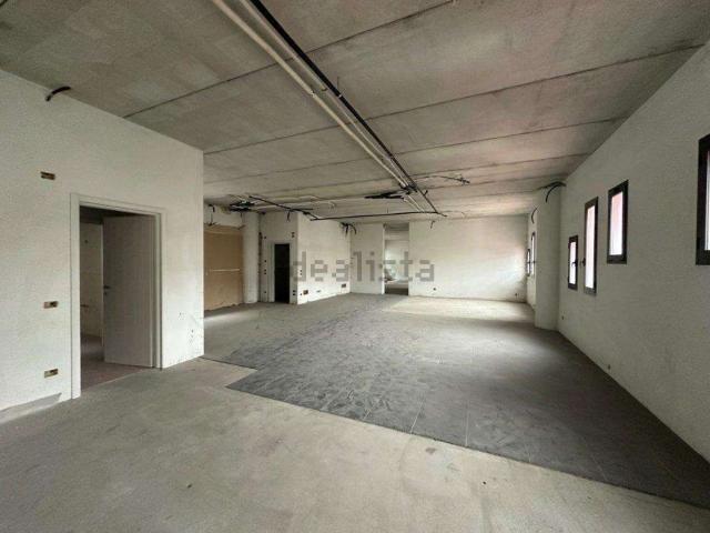 Ufficio in affitto di 650 m² in Viale della Pace, 150
