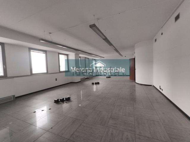 Ufficio in affitto di 660 m² in Viale Postumia, 58