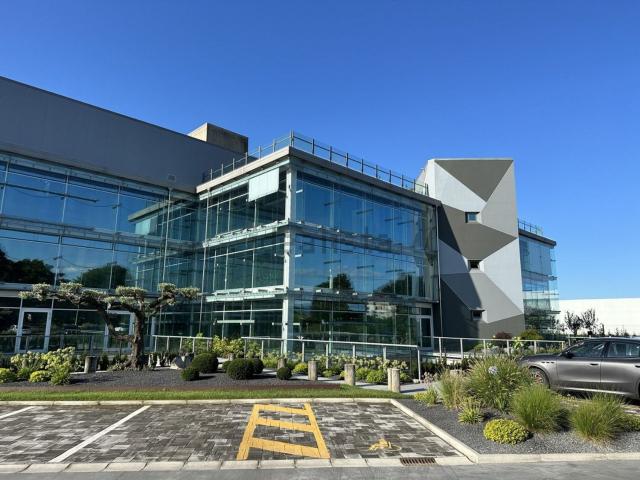 Ufficio in affitto di 673 m² in Via Parteselle