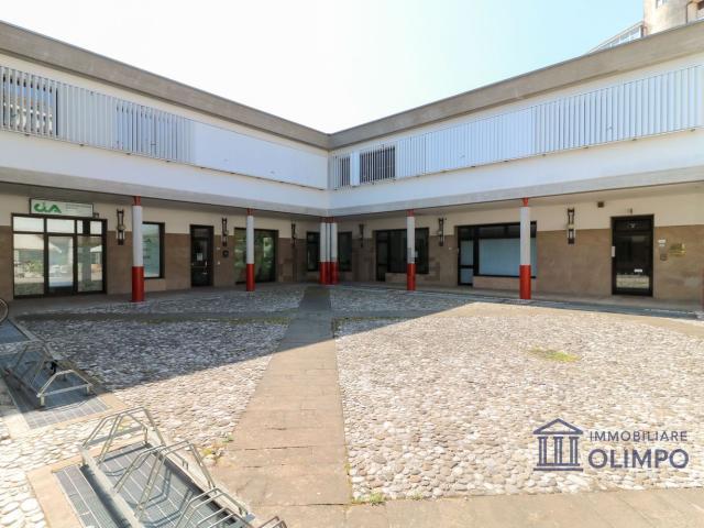 Ufficio in affitto di 68 m² in Galleria Leon Bianco, 5