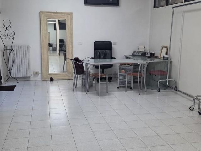 Ufficio in affitto di 69 m² in Via Emilia, 65