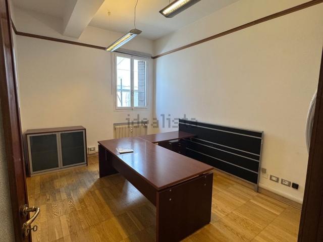 Ufficio in affitto di 70 m² in Via Altinate
