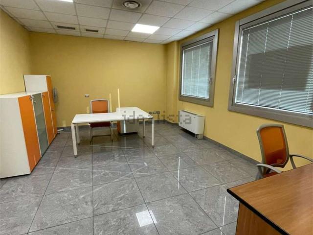 Ufficio in affitto di 70 m² in Via Armando Vona