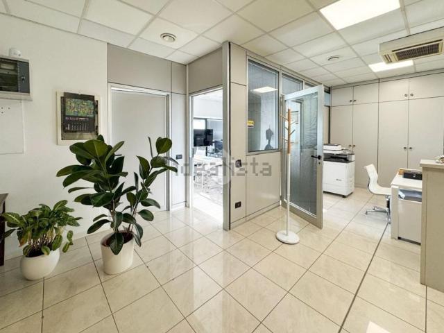 Ufficio in affitto di 70 m² in Via Frattina, 46