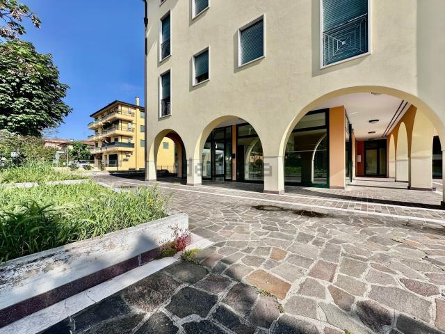 Ufficio in affitto di 70 m² in Via Mirabello