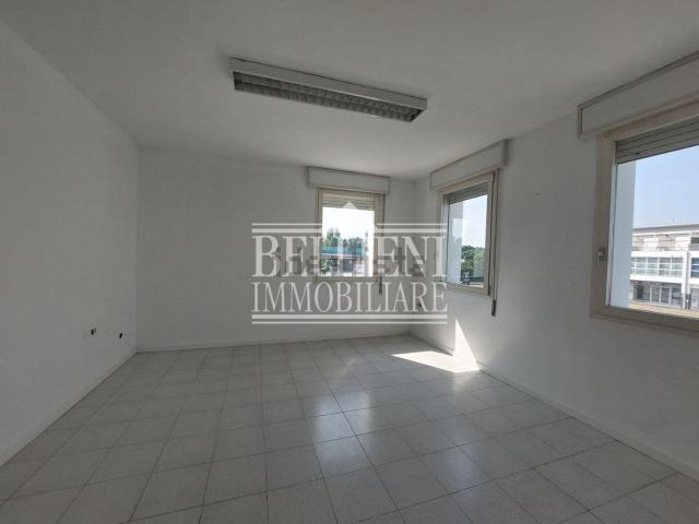 Ufficio in affitto di 70 m² in Via Roma