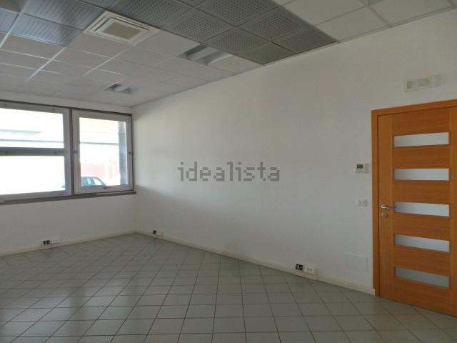 Ufficio in affitto di 71 m² in Via Stiria