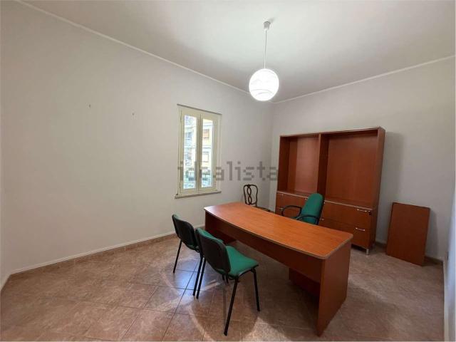Ufficio in affitto di 73 m² in Corso Munazio Planco