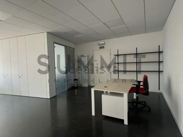 Ufficio in affitto di 74 m²