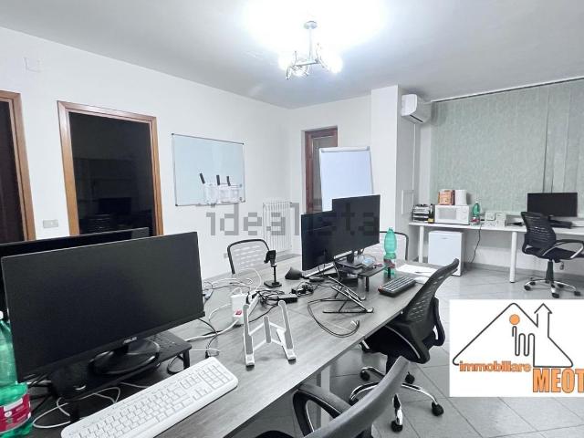 Ufficio in affitto di 75 m² in Via Gabriele Speranza, 18