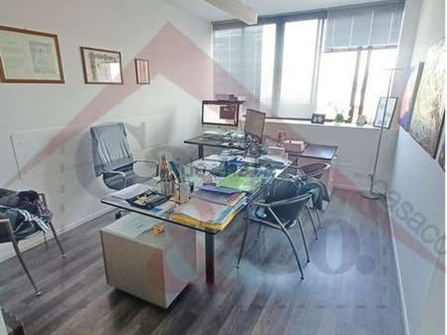 Ufficio in affitto di 75 m² in Via Guido Rangoni