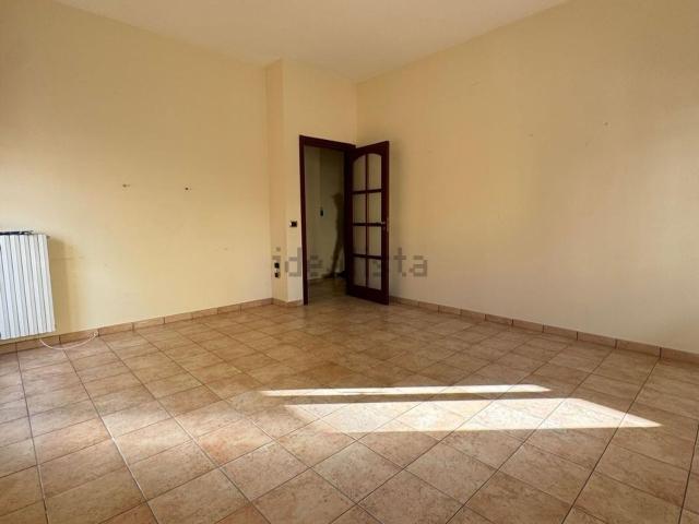 Ufficio in affitto di 75 m² in Via Jan Palach